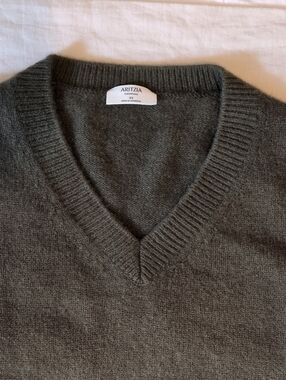 Aritzia 100% Cashmere Oversized V-neck Sweater S